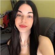 Chica simpática para estudiantes de ESO y primaria